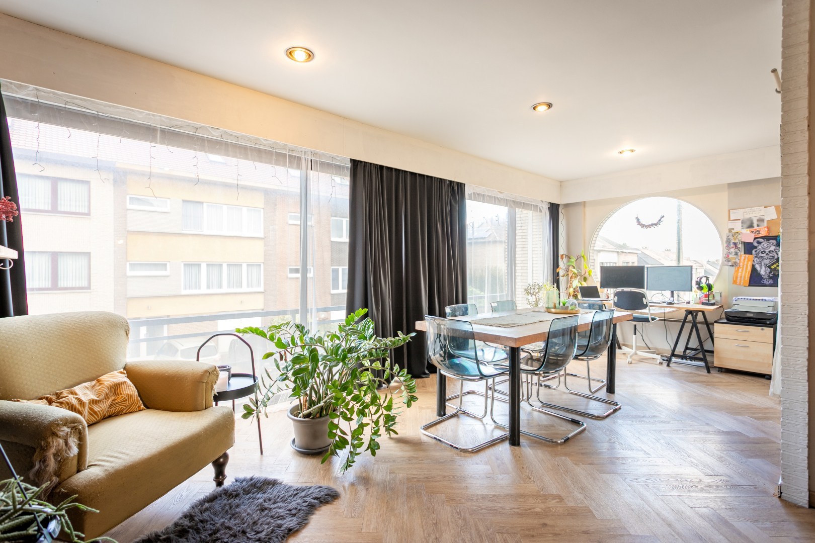 Solide woning met 6 slaapkamers, tuin en garage 