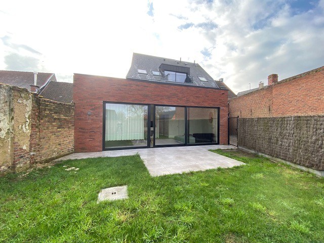 Zeer recent gelijkvloers appartement met 2 slaapkamers en grote tuin! 