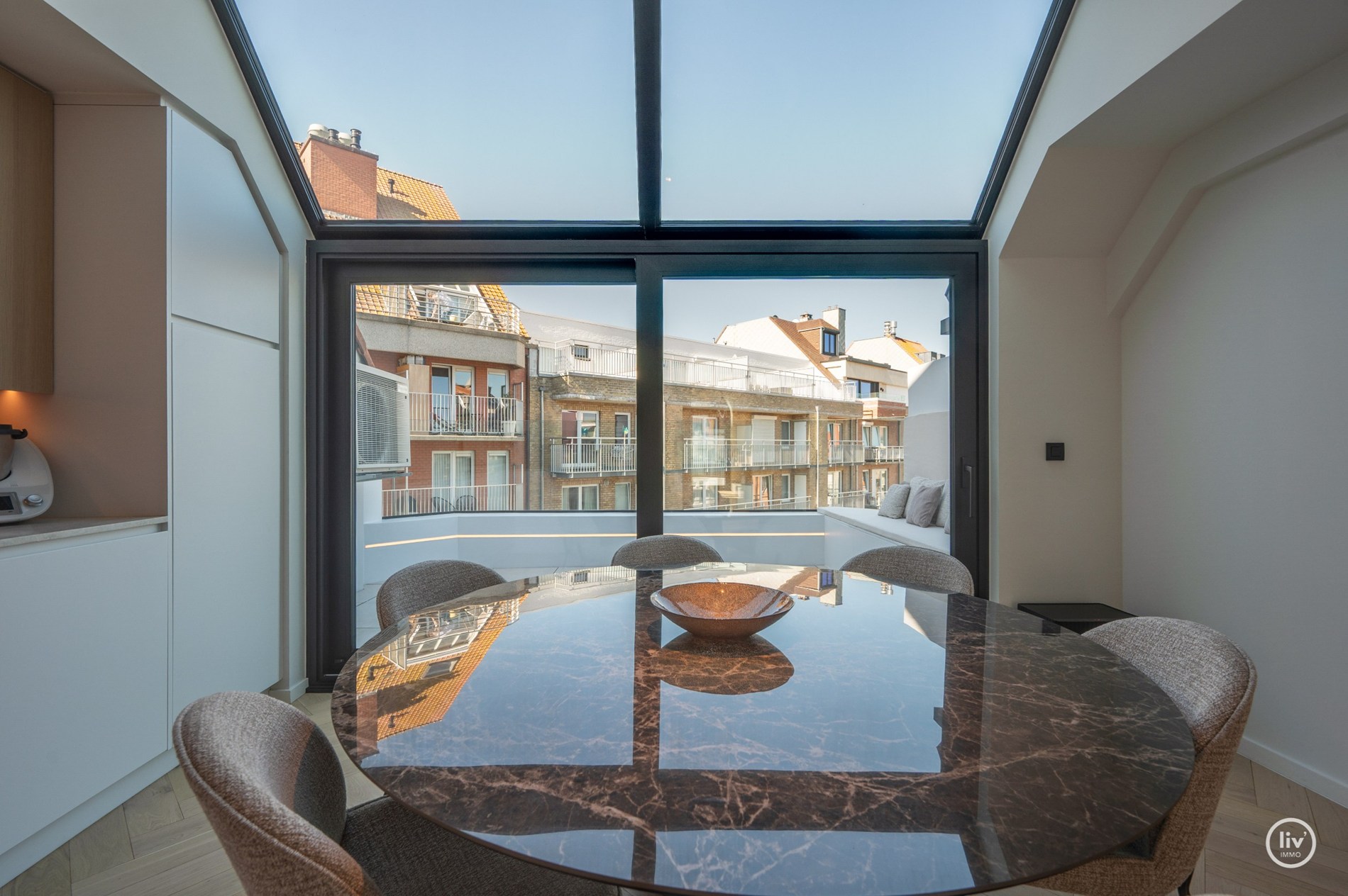 Uitzonderlijk luxueus afgewerkte duplex met royale terrassen, op topligging te Dumortierlaan. Hier werd over elk detail nagedacht 