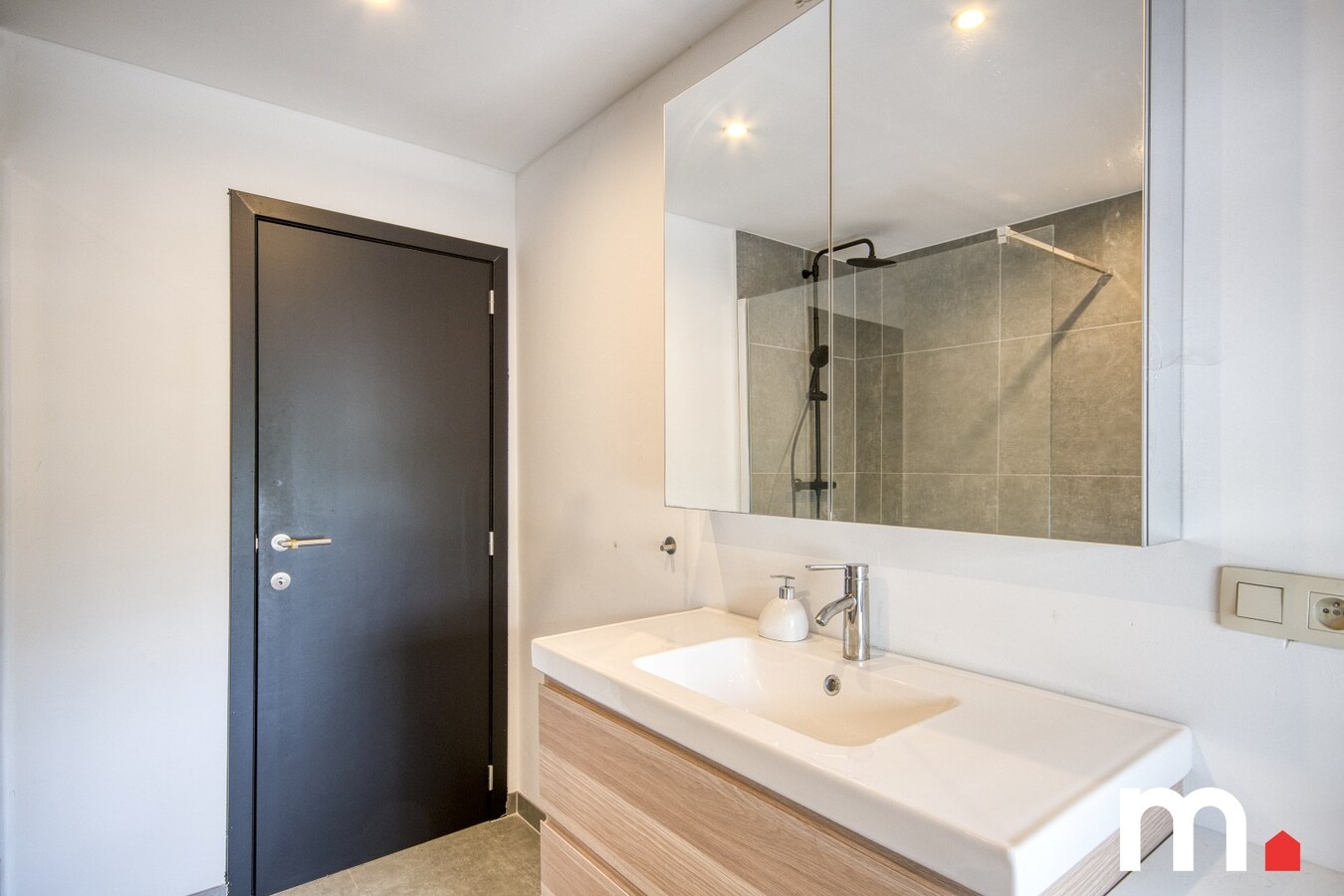 Top gerenoveerde rijwoning Roeselare ! 
