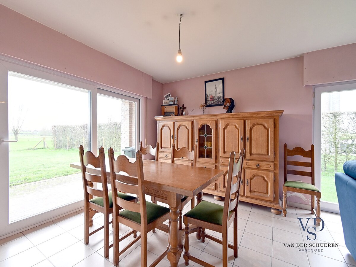 Degelijke, praktische Half Open Bebouwing. 