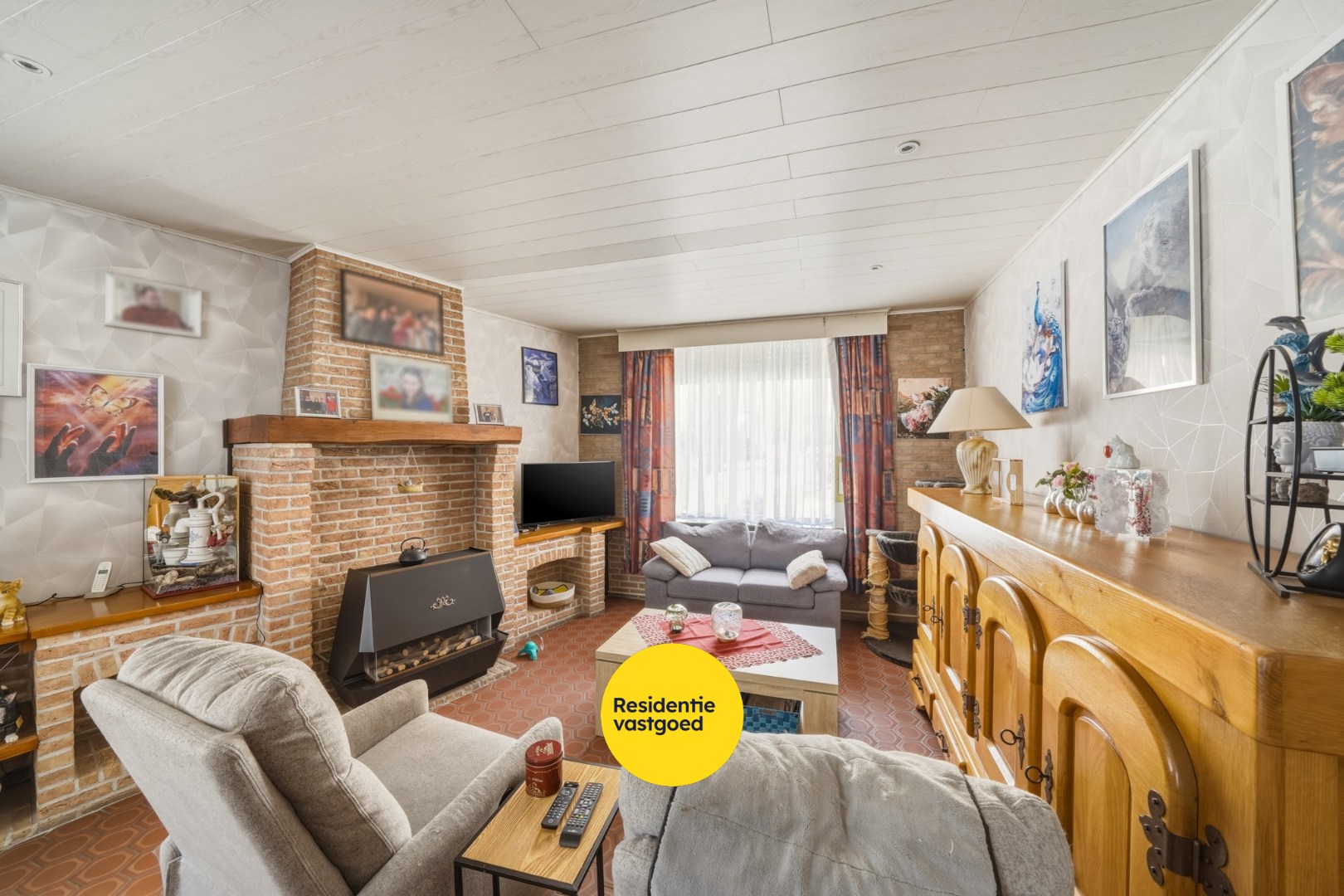 Op te frissen hoekwoning met garage in Bredene 