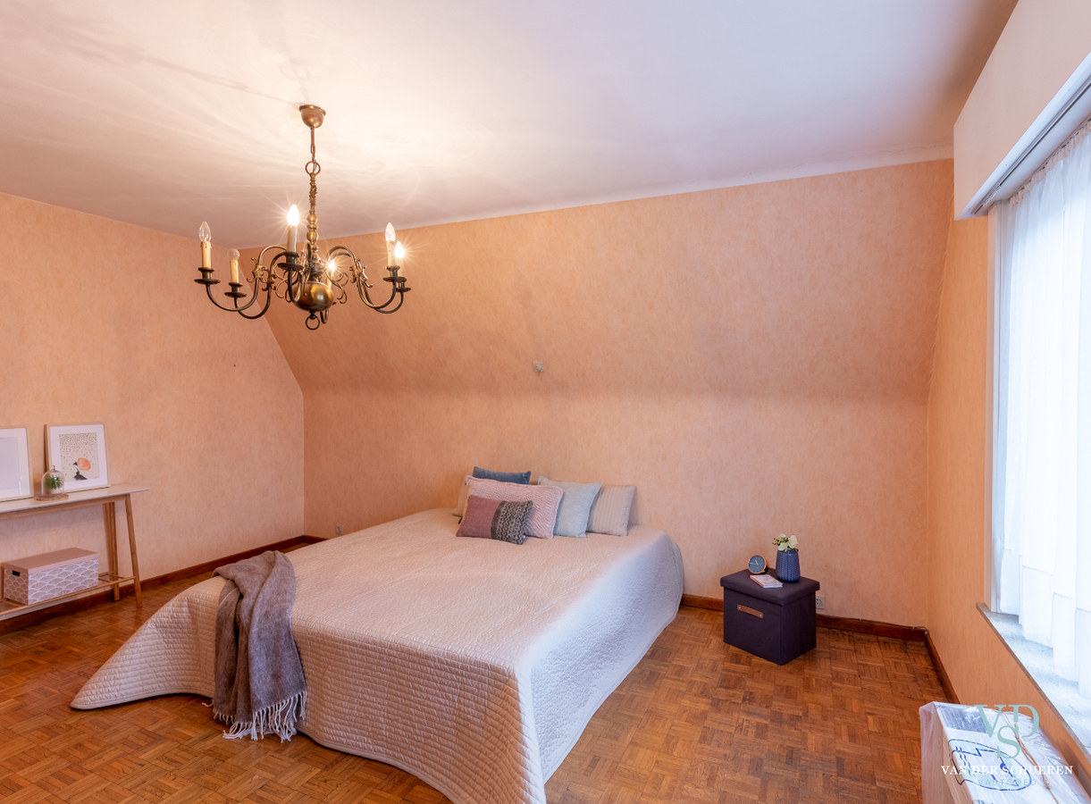 Degelijke, op te frissen Half Open Bebouwing. 