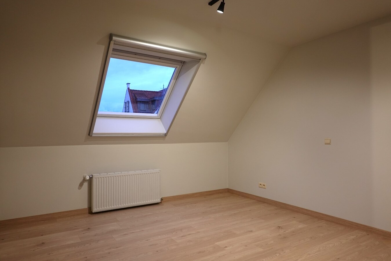 Gerenoveerde stadswoning op uitstekende ligging met binnentuin en garagebox 