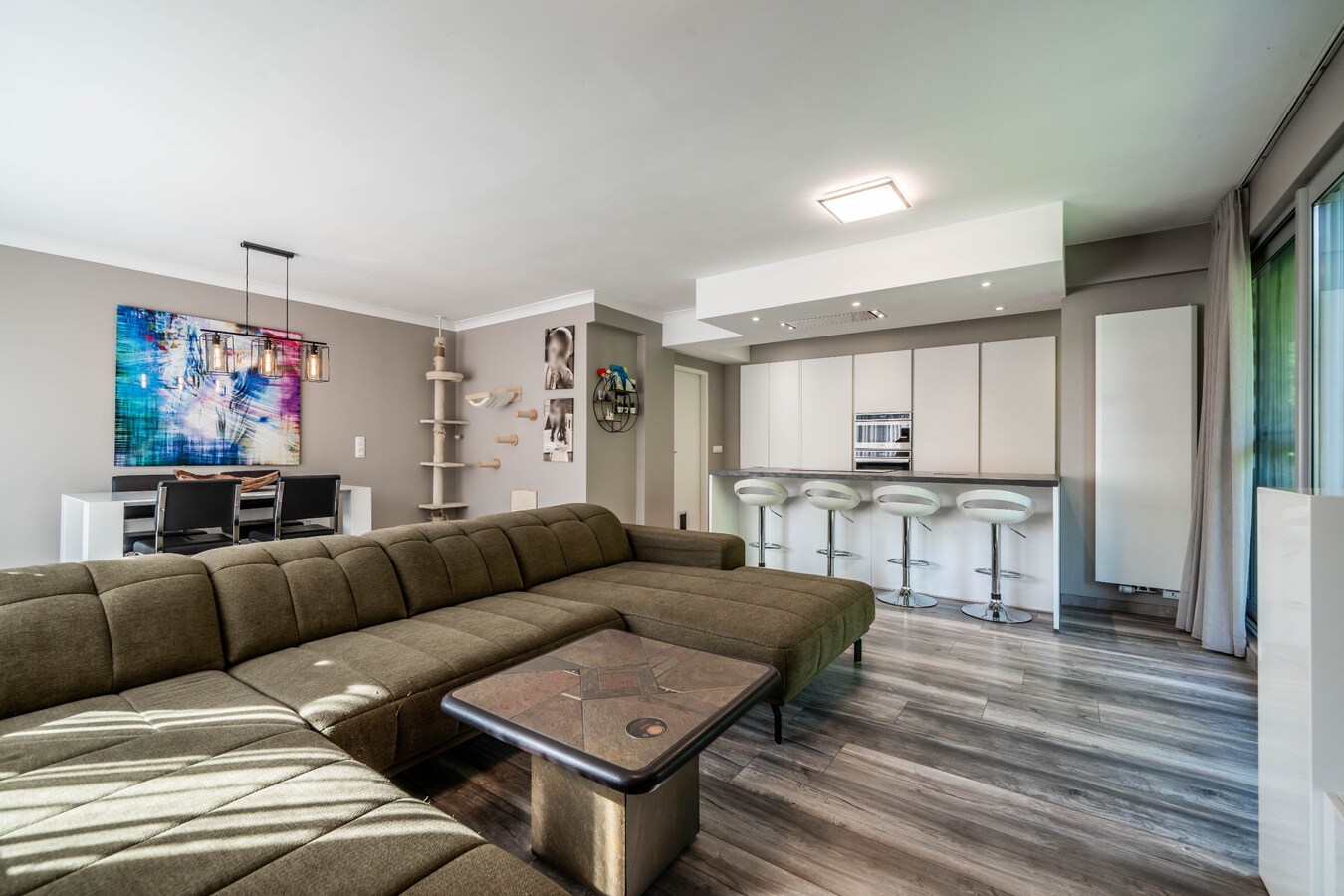 Ruim appartement (125 m²) met 3 grote slaapkamers. Centrum Genk! 