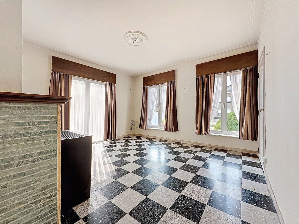 Karaktervolle woning met grote garage nabij centrum St.-Lievens-Houtem 