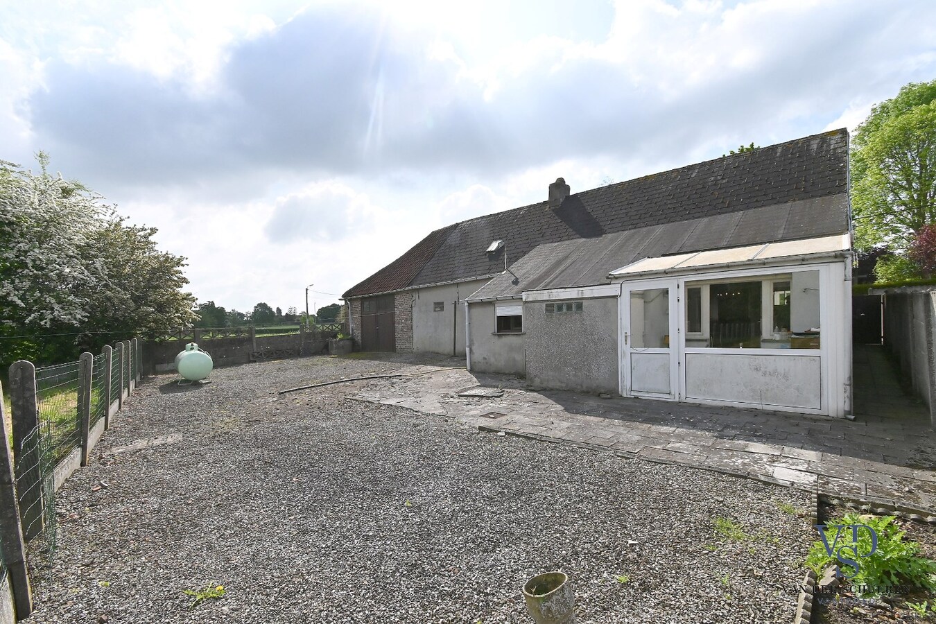 Exceptioneel gelegen eigendom met mogelijkheden. 