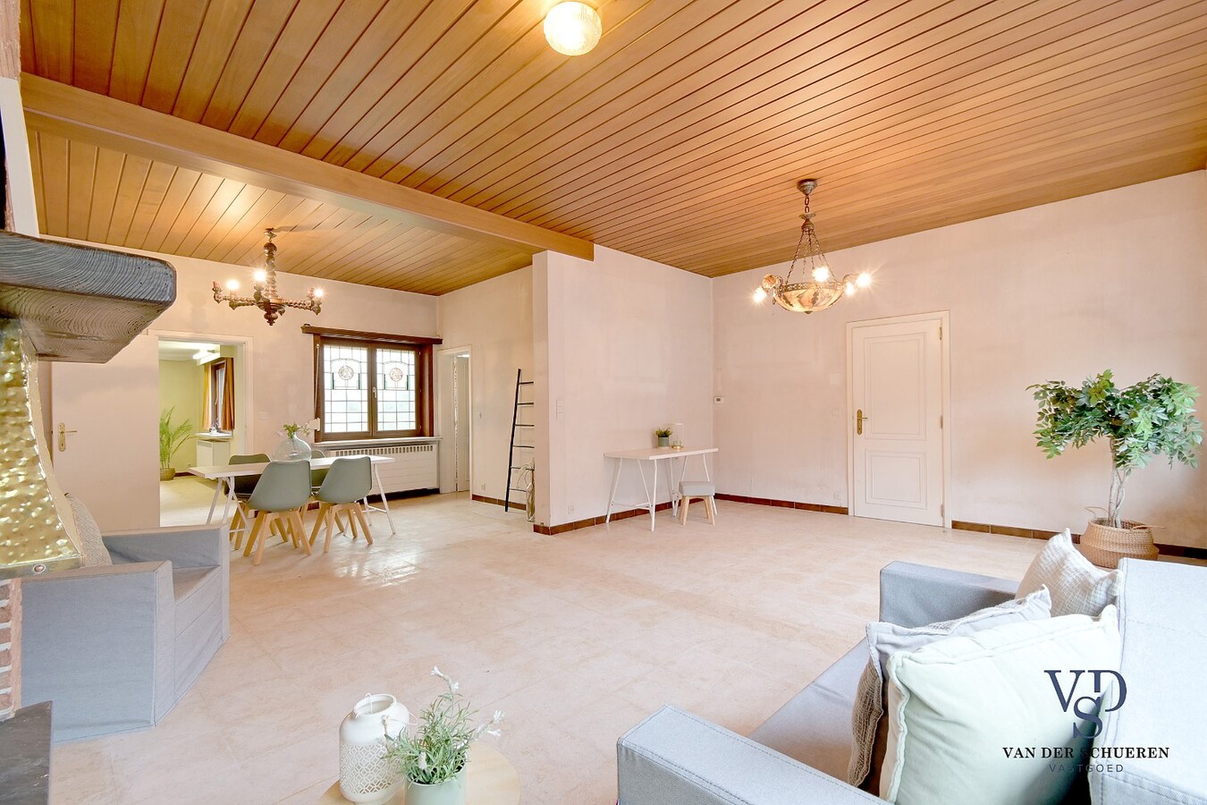 Bijzonder ruime gezinswoning. 