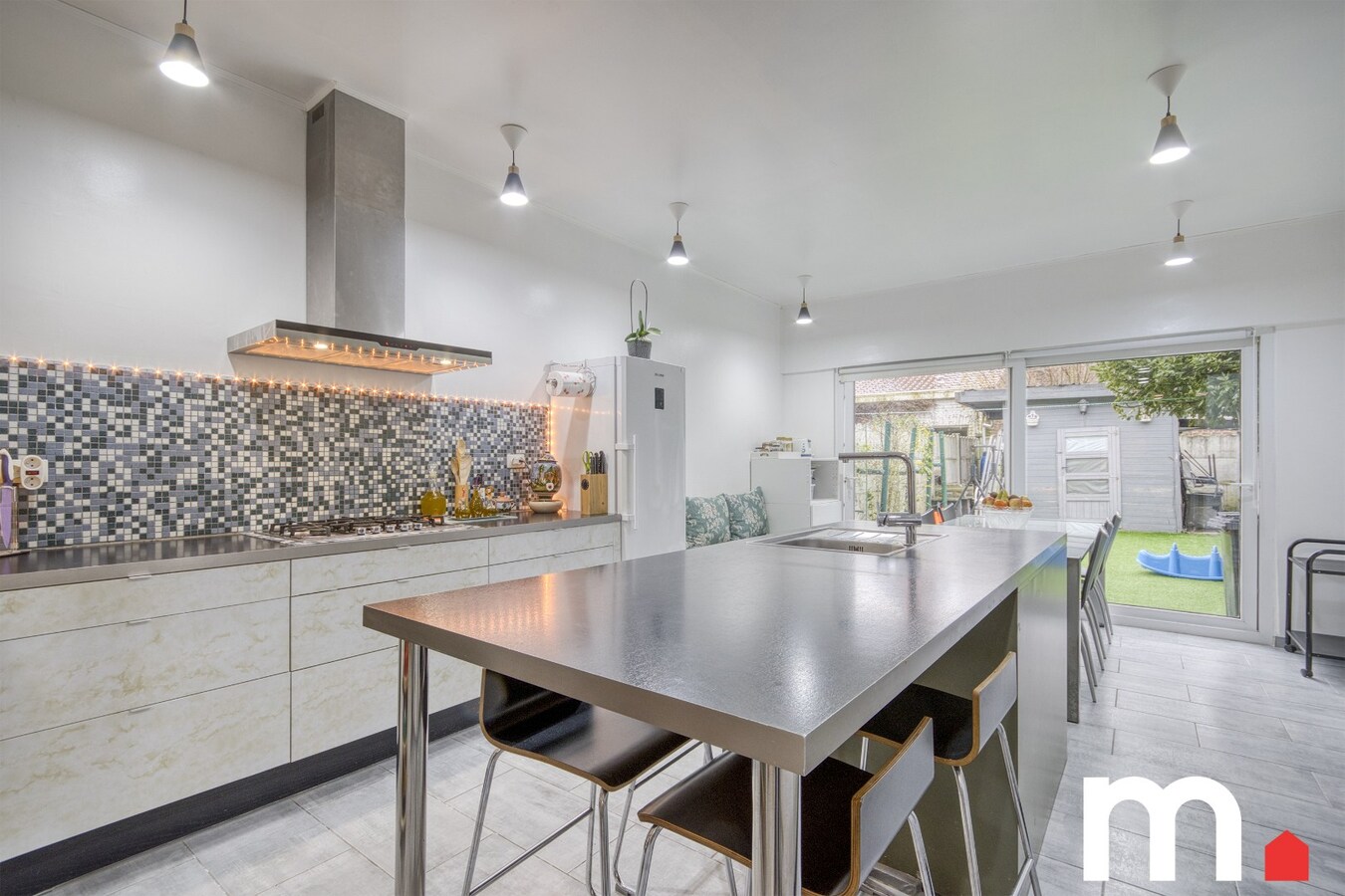 Instapklare woning met 4 slaapkamers en tuin te Kortrijk ! TOPligging 