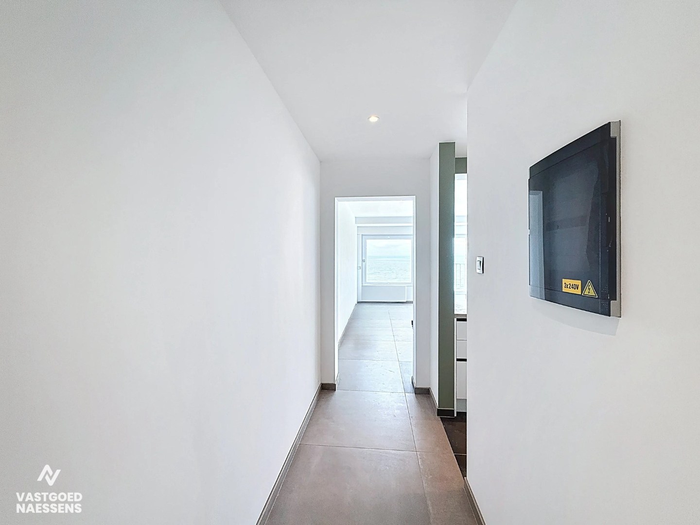 STUDIO RÉNOVÉ AVEC VUE SUR LA MER 