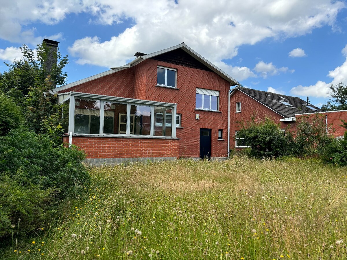 Te renoveren woning op een Zuid perceel 767 m² 