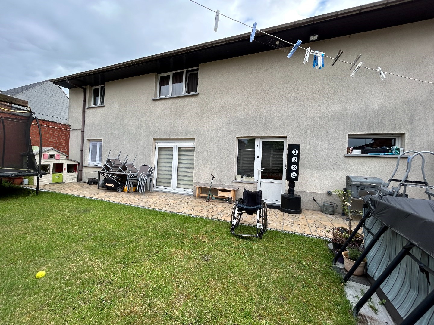 Gerenoveerde, zeer ruime woning met garage en tuin op 222 m² 