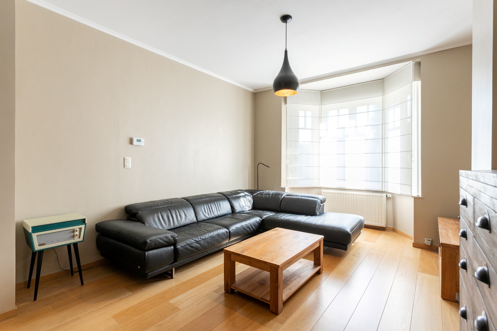 Instapklare woning met 3 slpk, oprit en tuin te Halle 