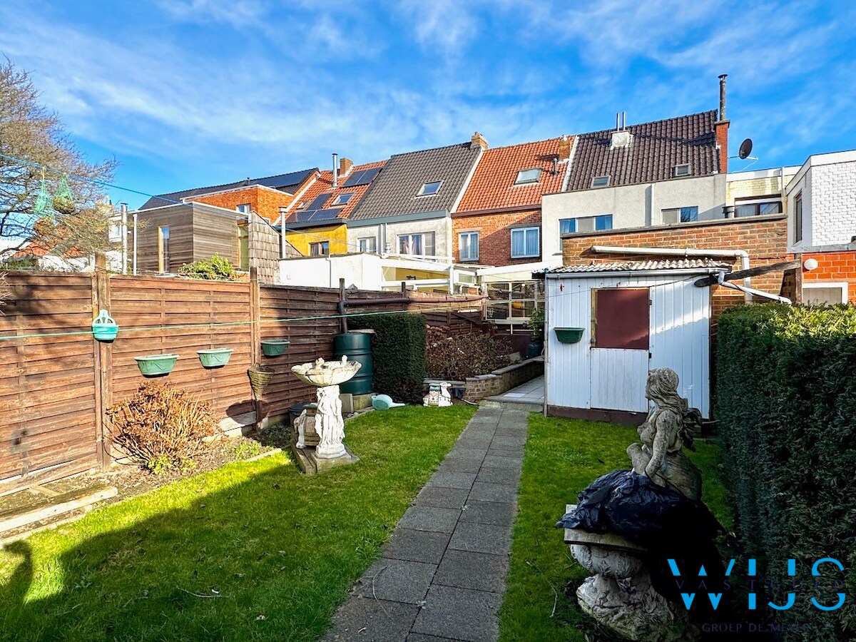 Interessante te renoveren woning met 4 slaapkamers in het centrum van Destelbergen 