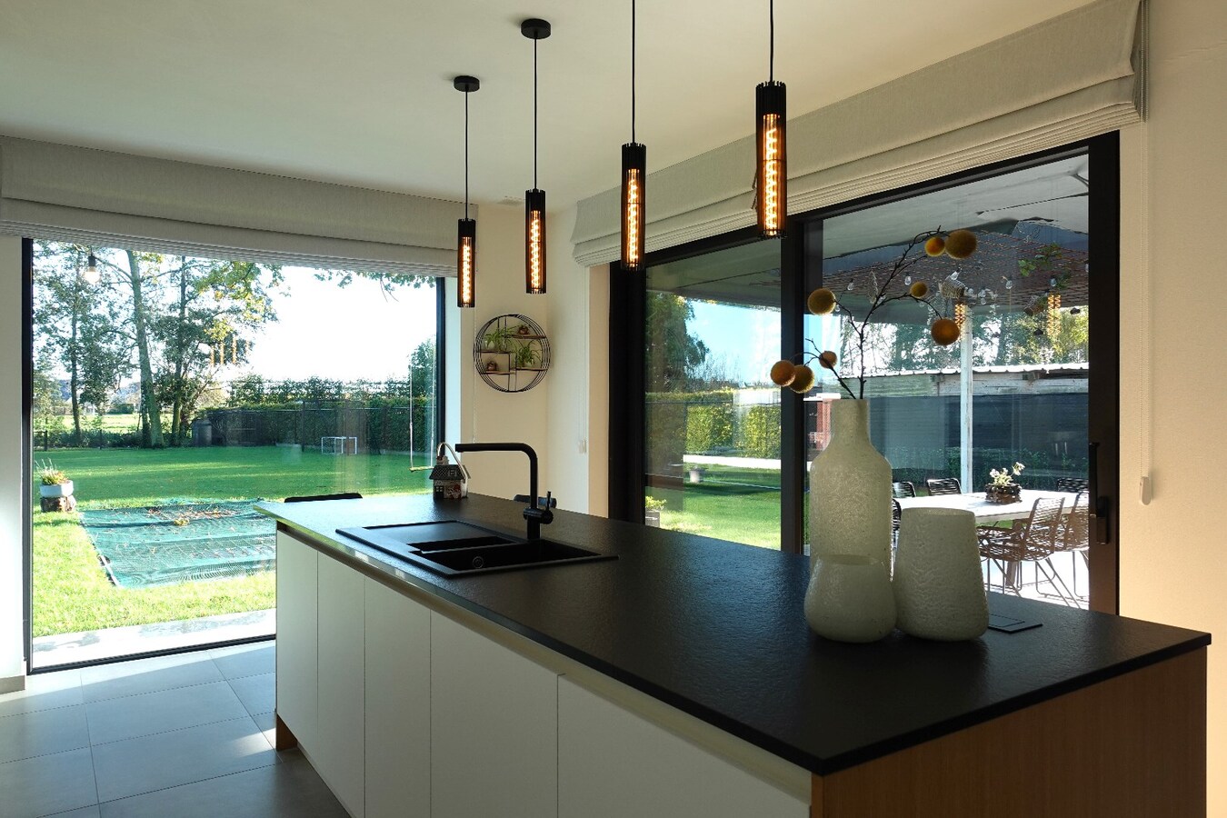 Uitzonderlijke luxe villa (2022) met prachtige tuin &amp; 5 slaapkamers op 2.162m² 