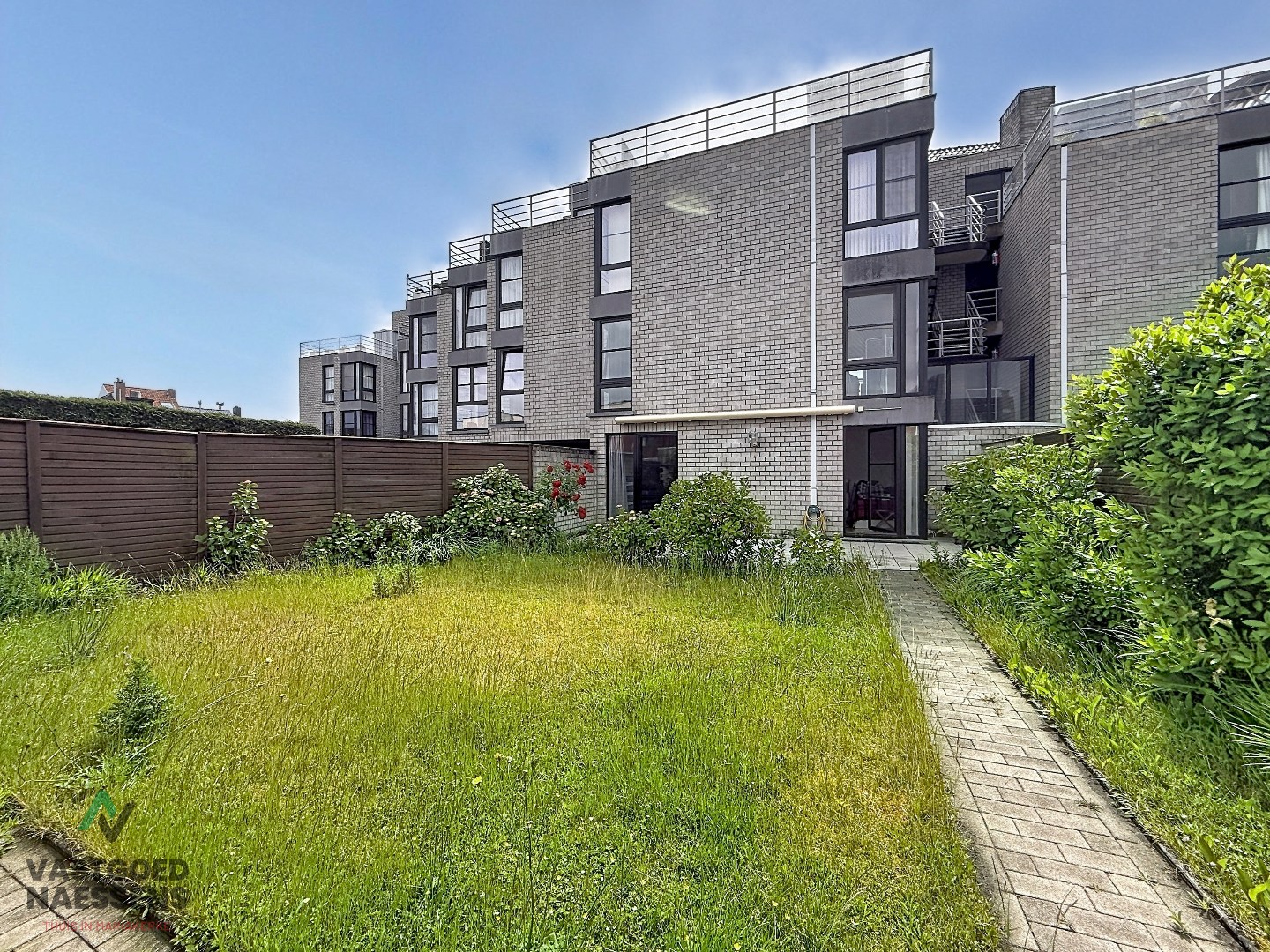 RUIM GLVL 2 SLPK APP MET TUIN EN GARAGE 
