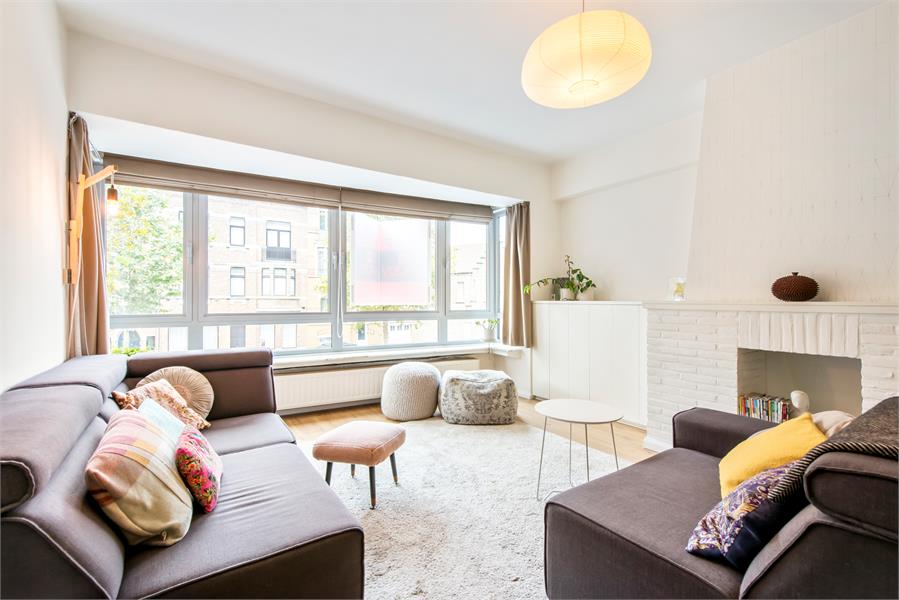 Eigentijds, volledig gerenoveerd appartement nabij Sint-Pietersstation 