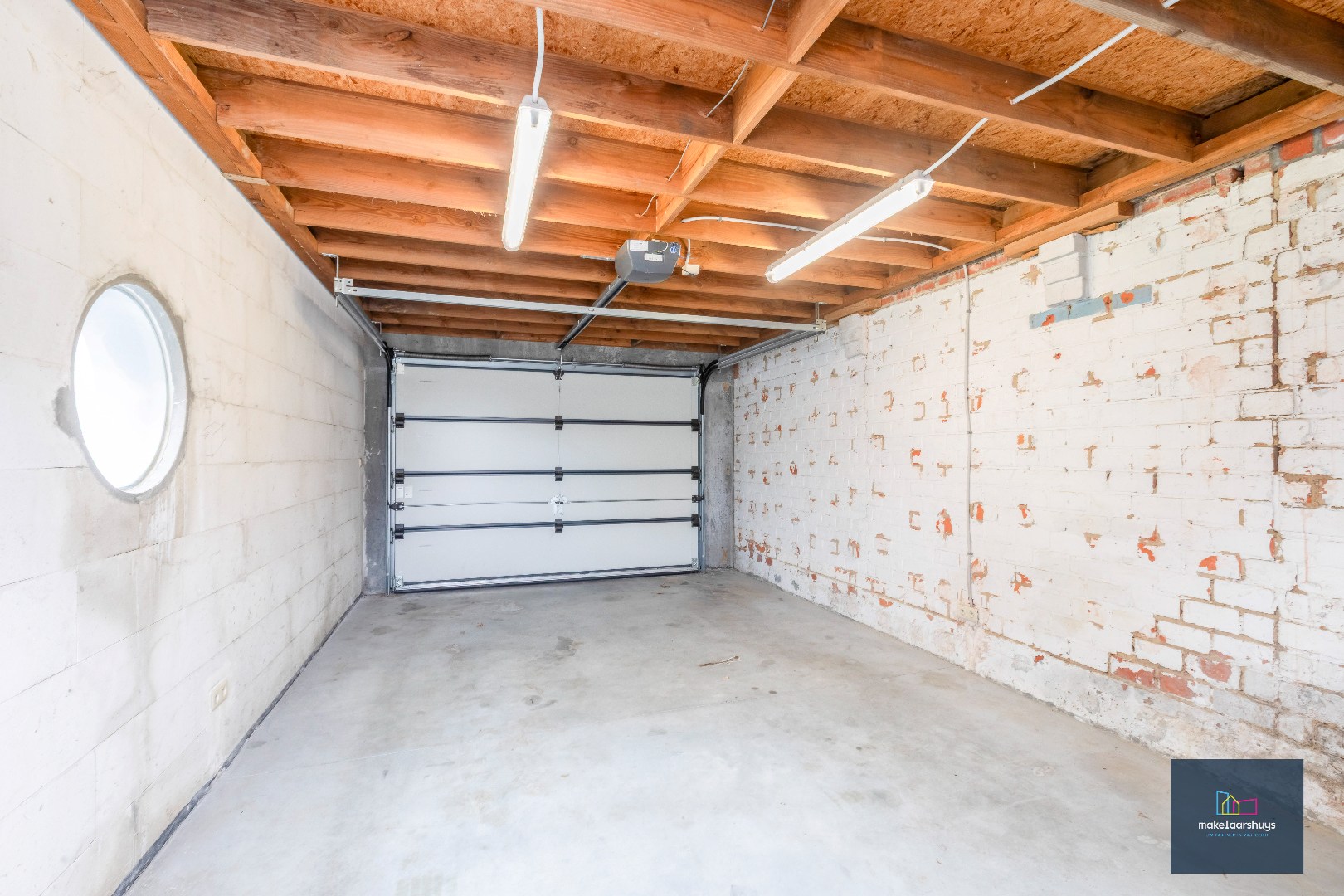 Te renoveren HOB met garage in Mariakerke 