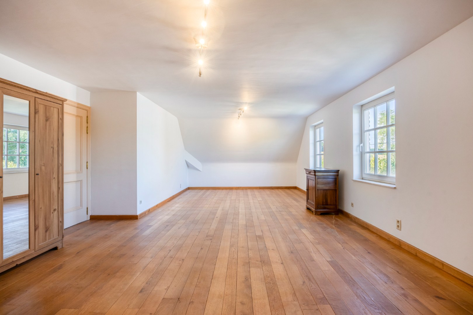 Villa met bureau,  5 slaapkamers, 2 badkamers en ruime tuin in Bierbeek! - EPC 172 kWh/m² - bewoonbare opp. 242 m² 
