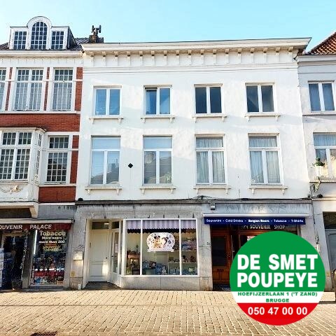 Handelshuis gelegen in de toeristische straat van Brugge 
