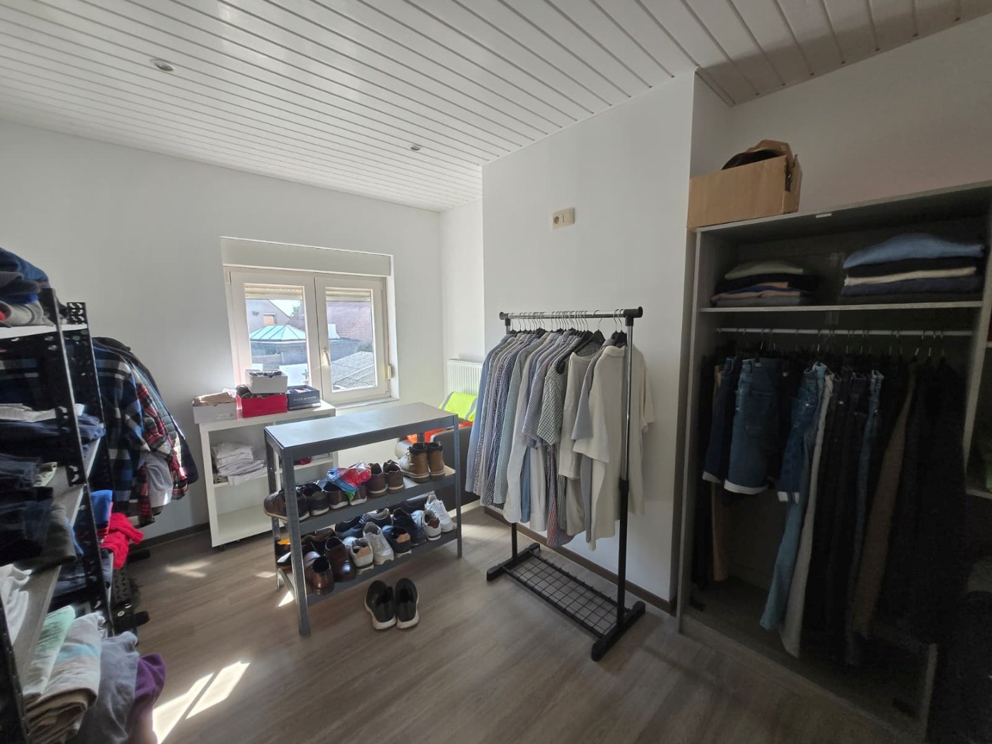 Ruime woning met tuin, drie slaapkamers en garage te Waregem 
