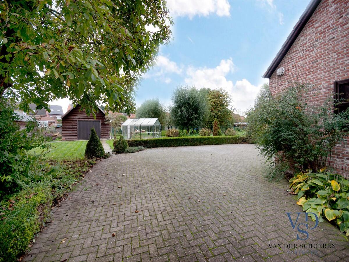 Degelijke villa op bijna 5000 m2 - exclusieve ligging nabij de Schelde in doodlopende straat ! 