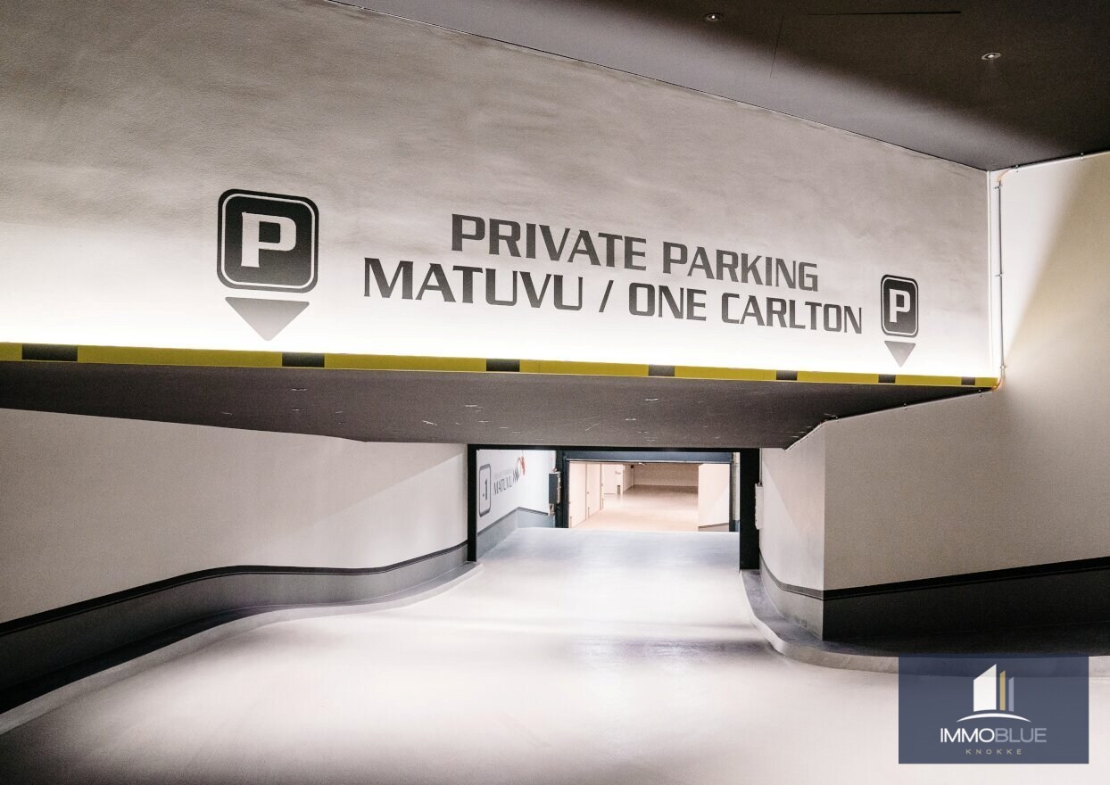 Royale garagebox gelegen in het Zoute. 