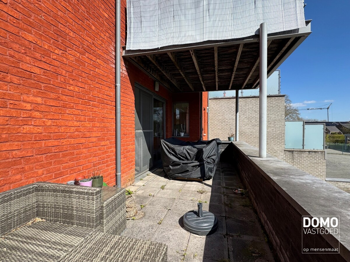 RUIM GELIJKVLOERS APPARTEMENT MET 2 SLAAPKAMERS IN HET CENTRUM VAN MELDERT 