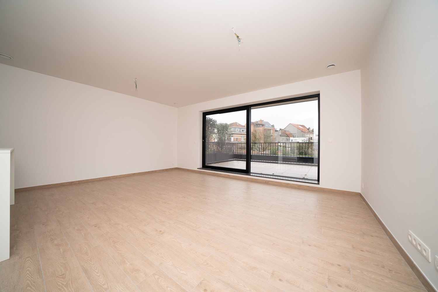 Nieuwbouw 1-kamer appartement met parking, kelder &amp; terras 