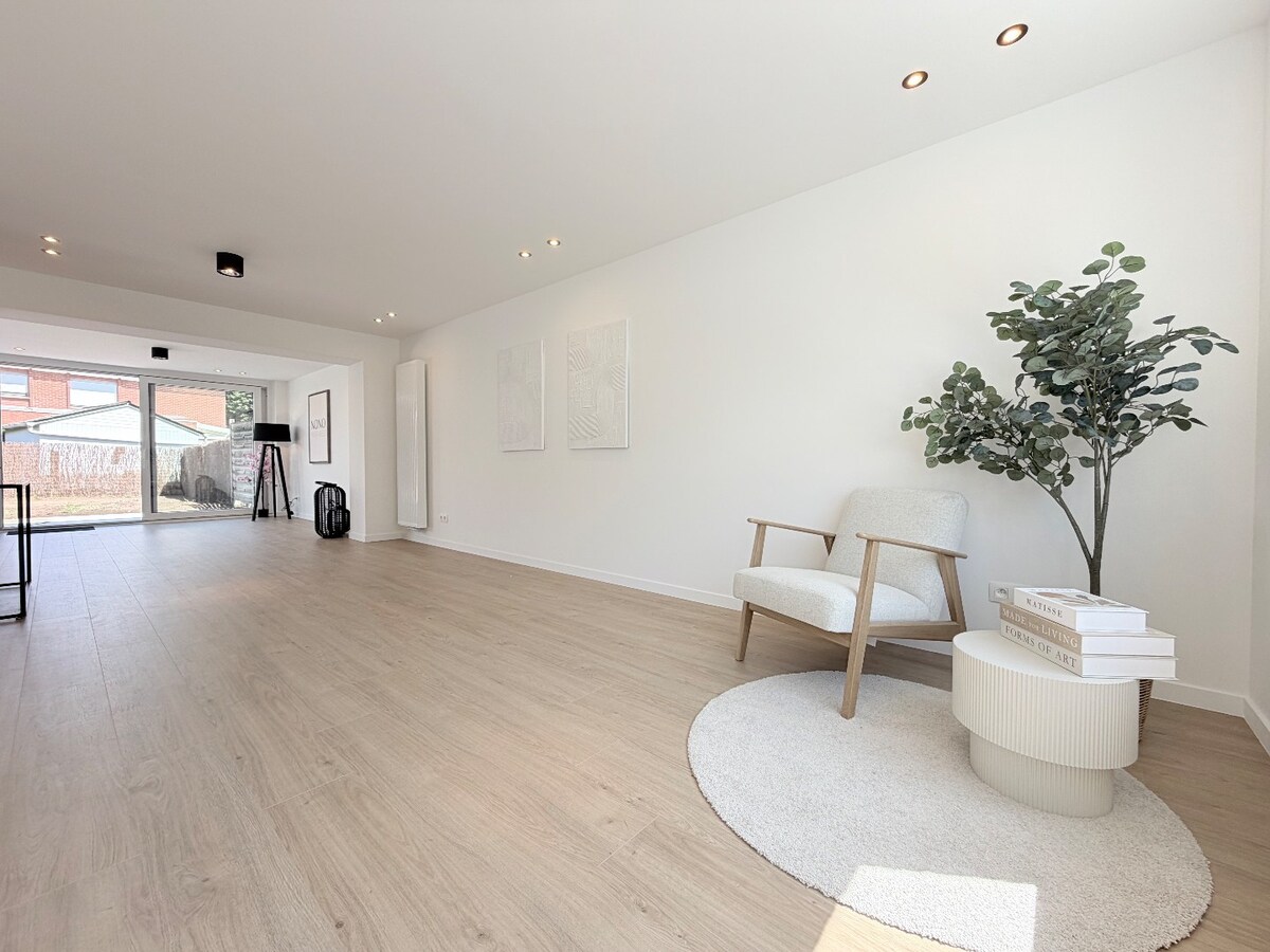 Prachtige gerenoveerde zeer ruime woning in een rustige wijk te  Gullegem ! *** NONO INSPIRED*** 