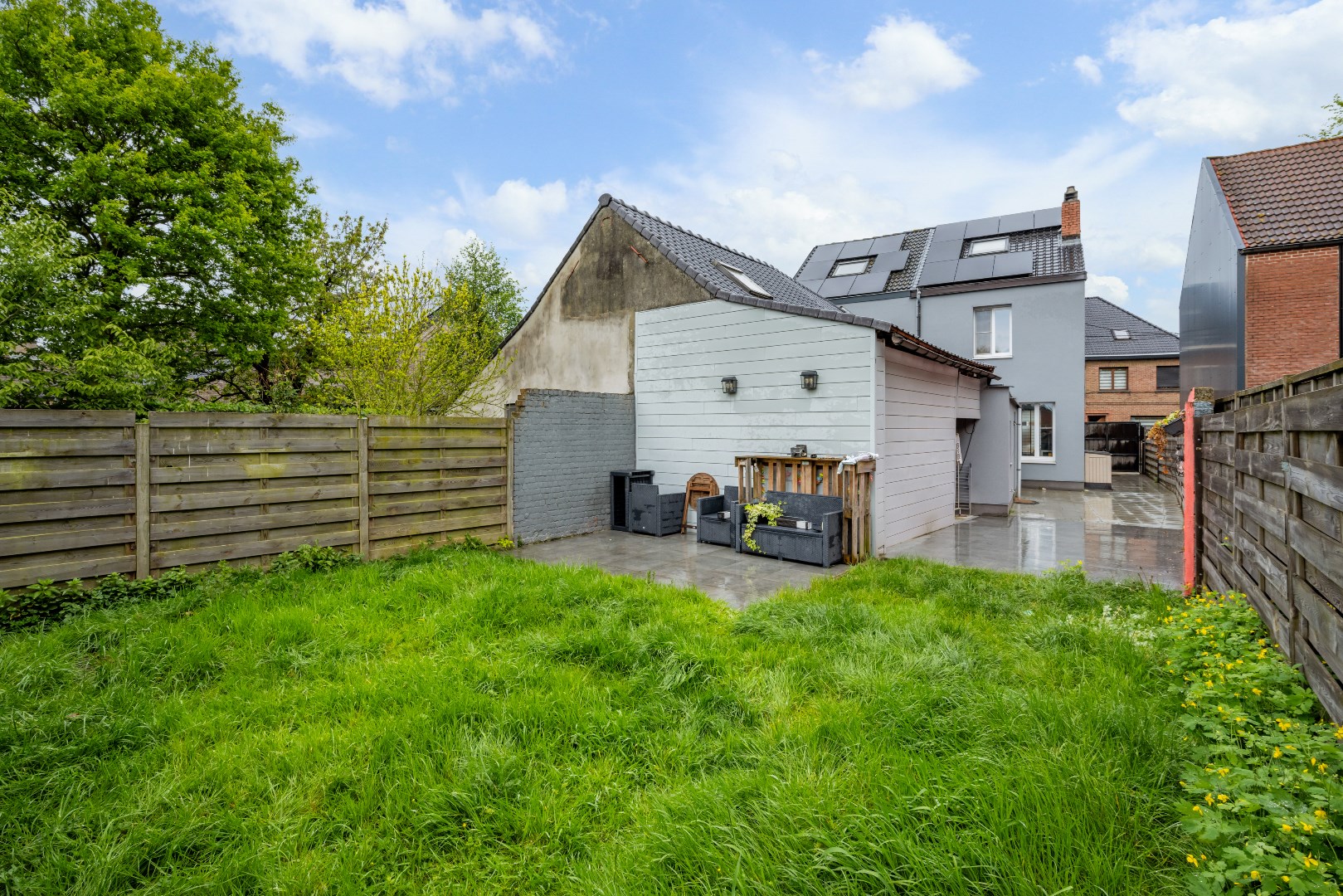 Instapklare nette halfopen bebouwing te Oostakker met tuin 