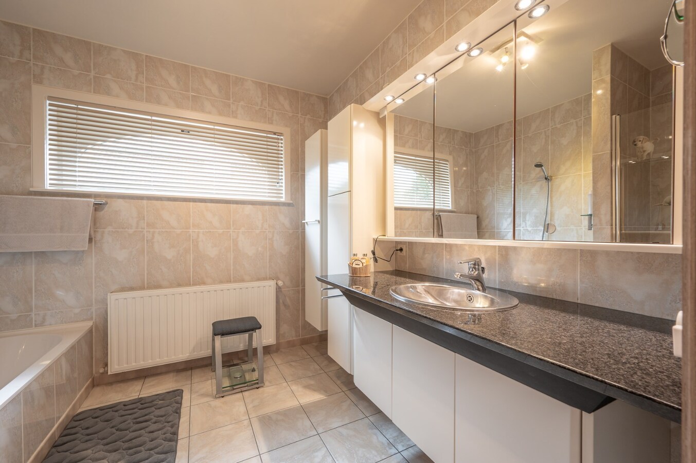 Klassevolle villa in residentiële villawijk te Knokke-Heist 