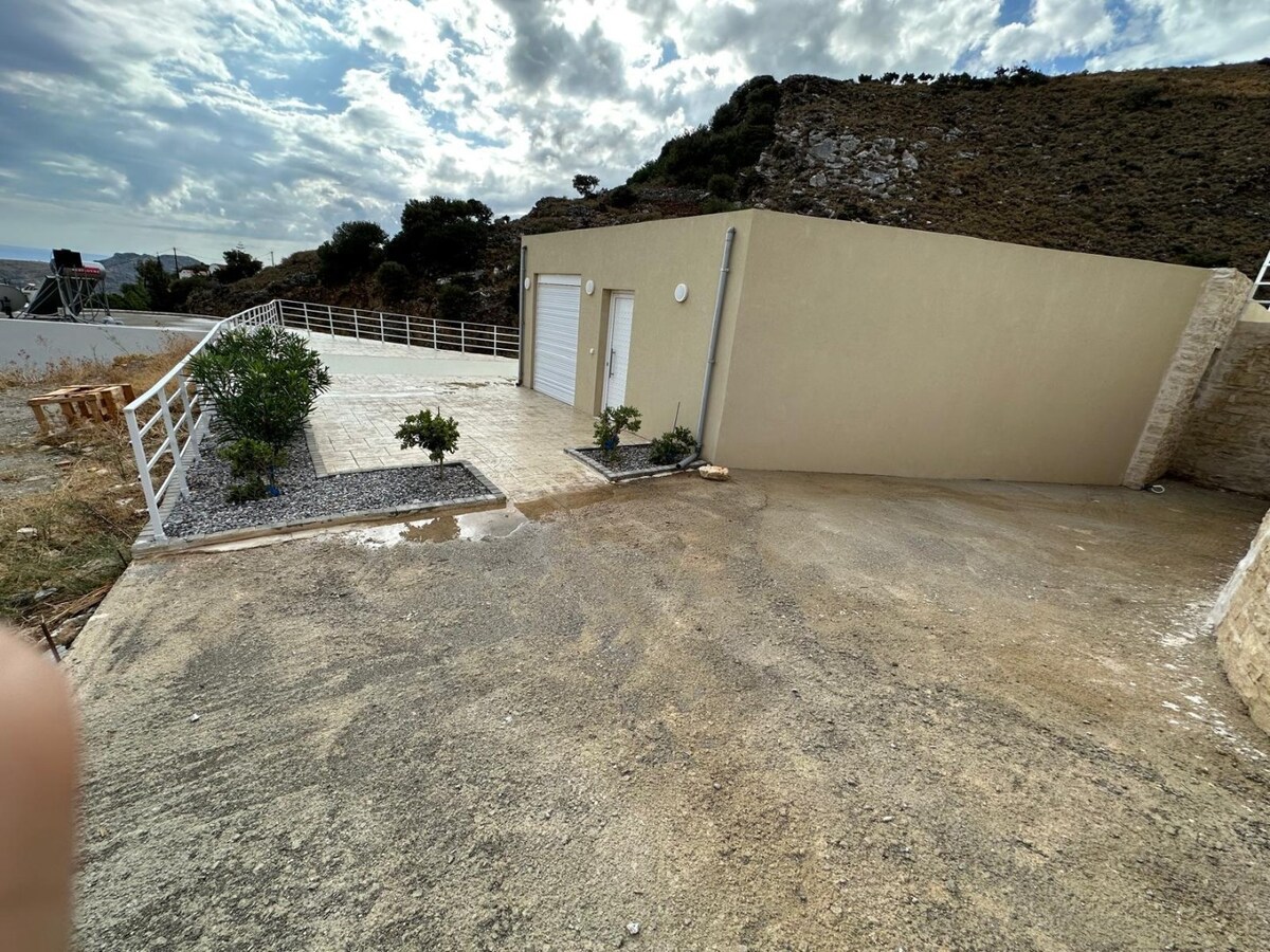 Grieks eiland Kreta : nieuwe, bemeubelde (vakantie)woning met zwembad 
