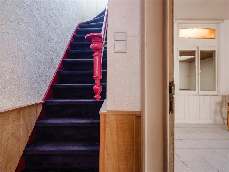 Een buitenkans van een renovatieproject: te renoveren rijwoning in centrum van Eeklo 