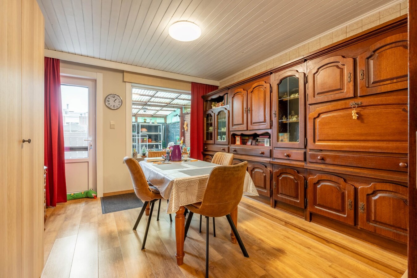 Ruime woning met 4 slaapkamers. 