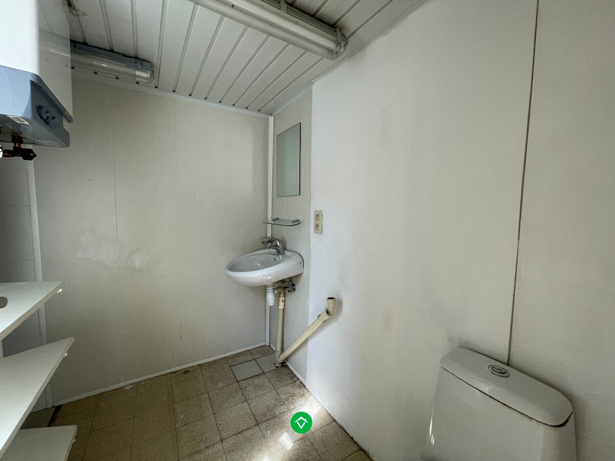 Woning met 2 slaapkamers en koer in centrum Roeselare 