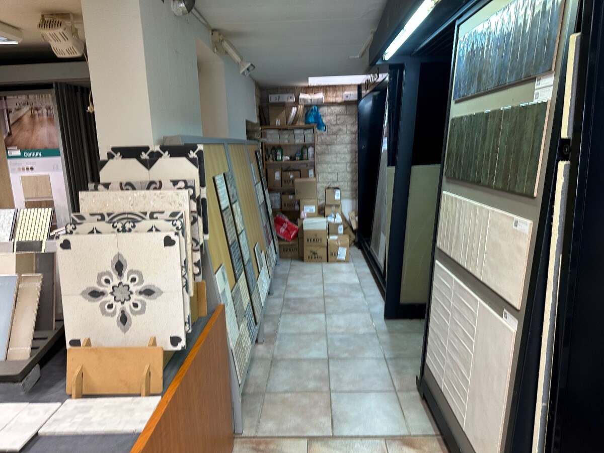 Commerciële toplocatie te huur langs invalsweg in De Panne 