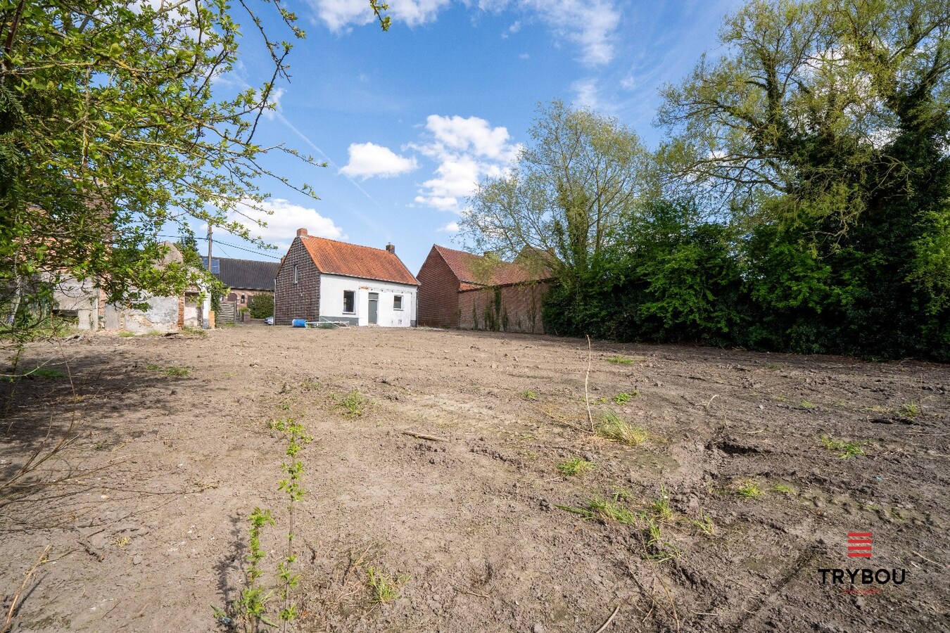 Te renoveren alleenstaande woning op een ruim perceel van 896m² in Houthulst 