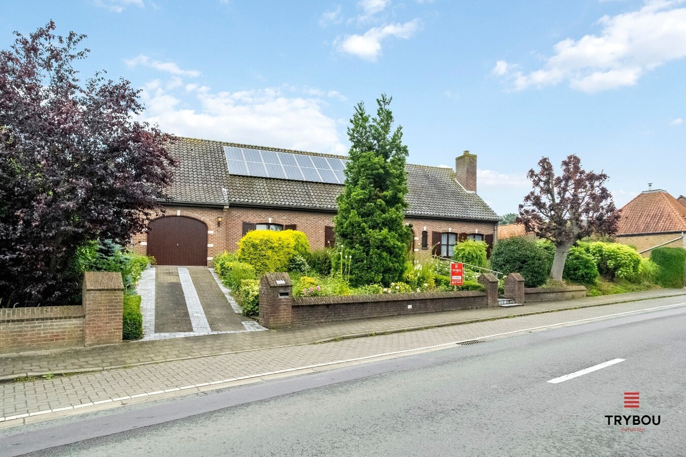 Statige villa, met enorm veel mogelijkheden, te koop in centrum Houthulst. 