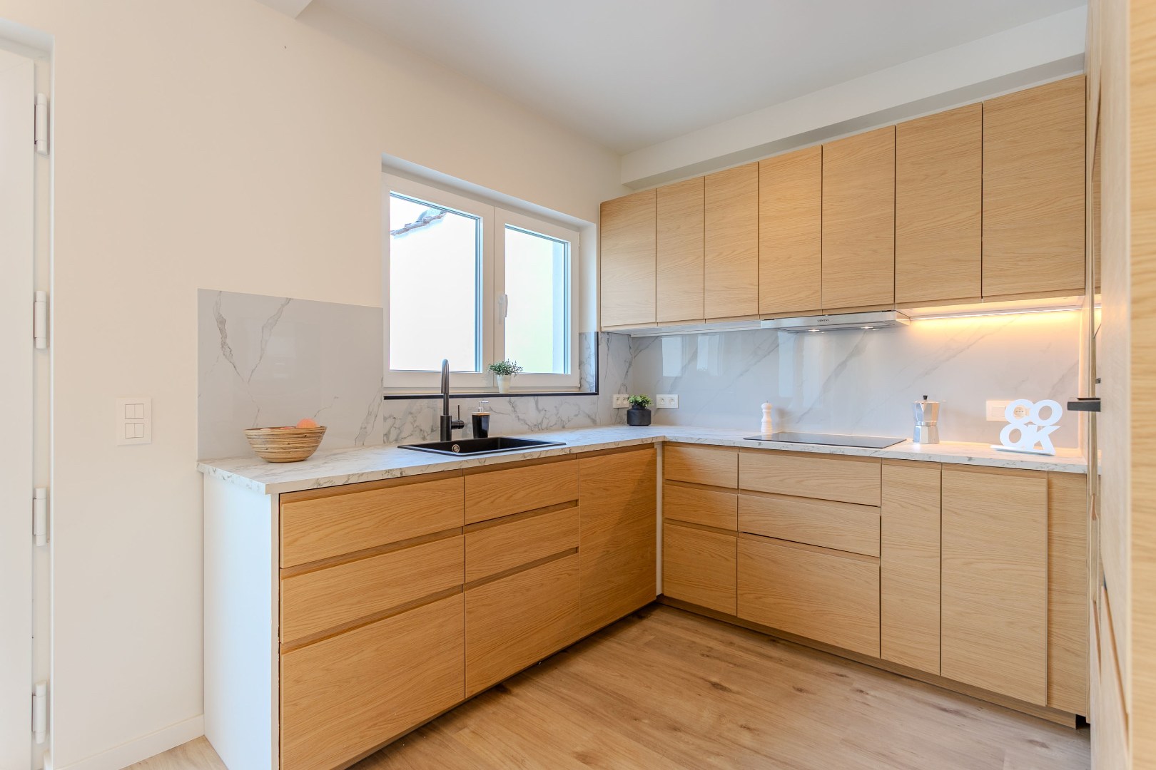 Gerenoveerde woning (EPC B) met 3 slpks (5 mogelijk) garage en tuin in een rustige straat te Lembeek 