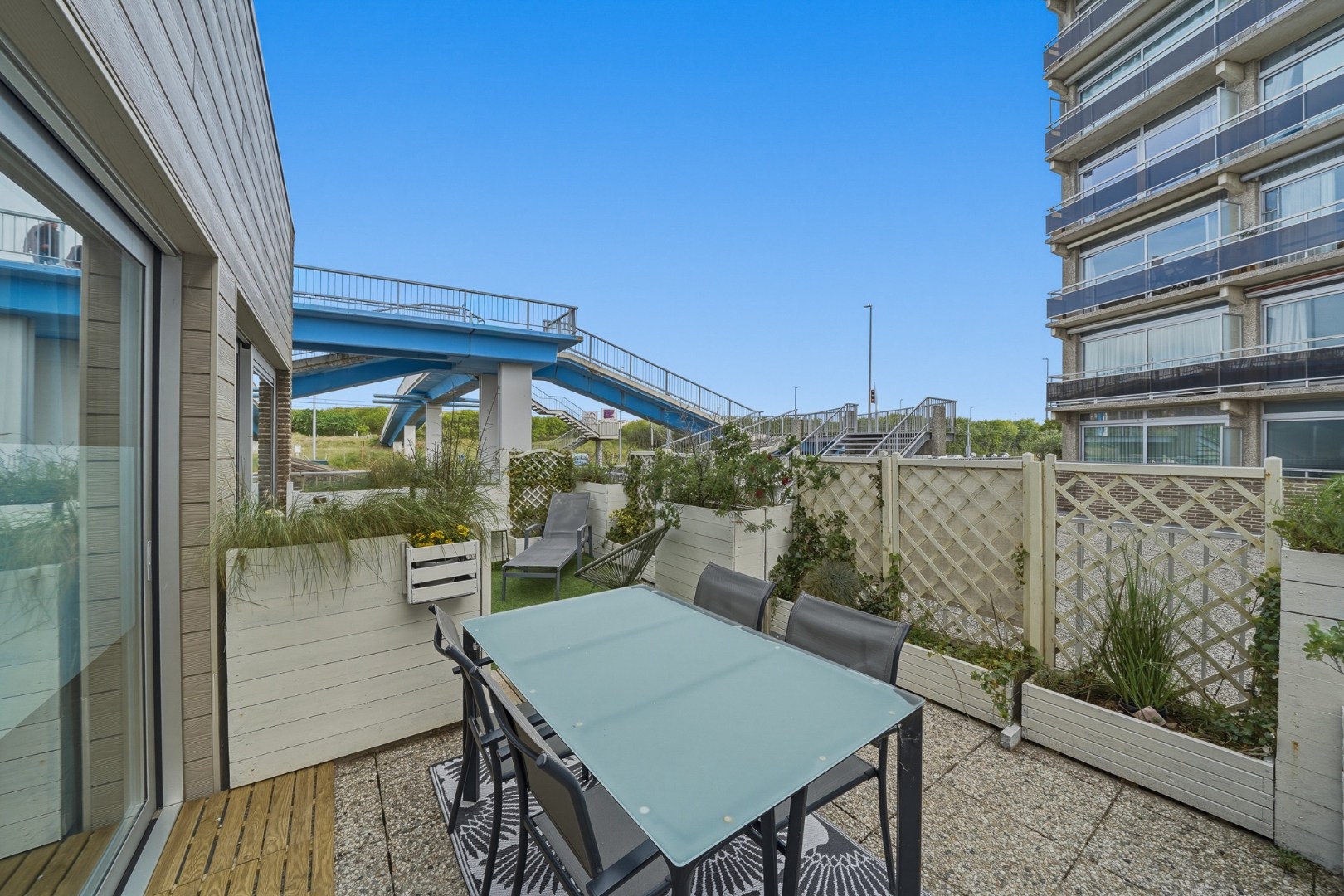 Instapklaar appartement met groot terras in Bredene - vlak bij de zee 