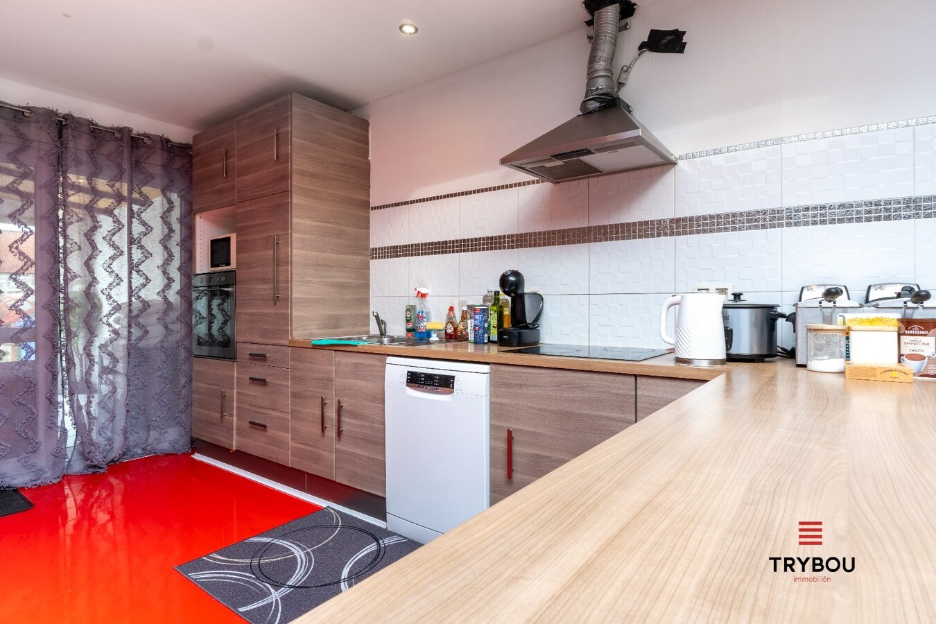 Rustig gelegen, volledig gerenoveerde woning met gezellige, onderhoudsvriendelijke tuin 