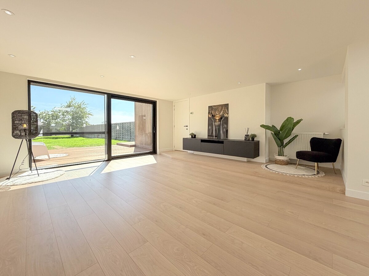 Prachtige ruime woning met grote zonnige tuin !    **** NONO INSPIRED **** 