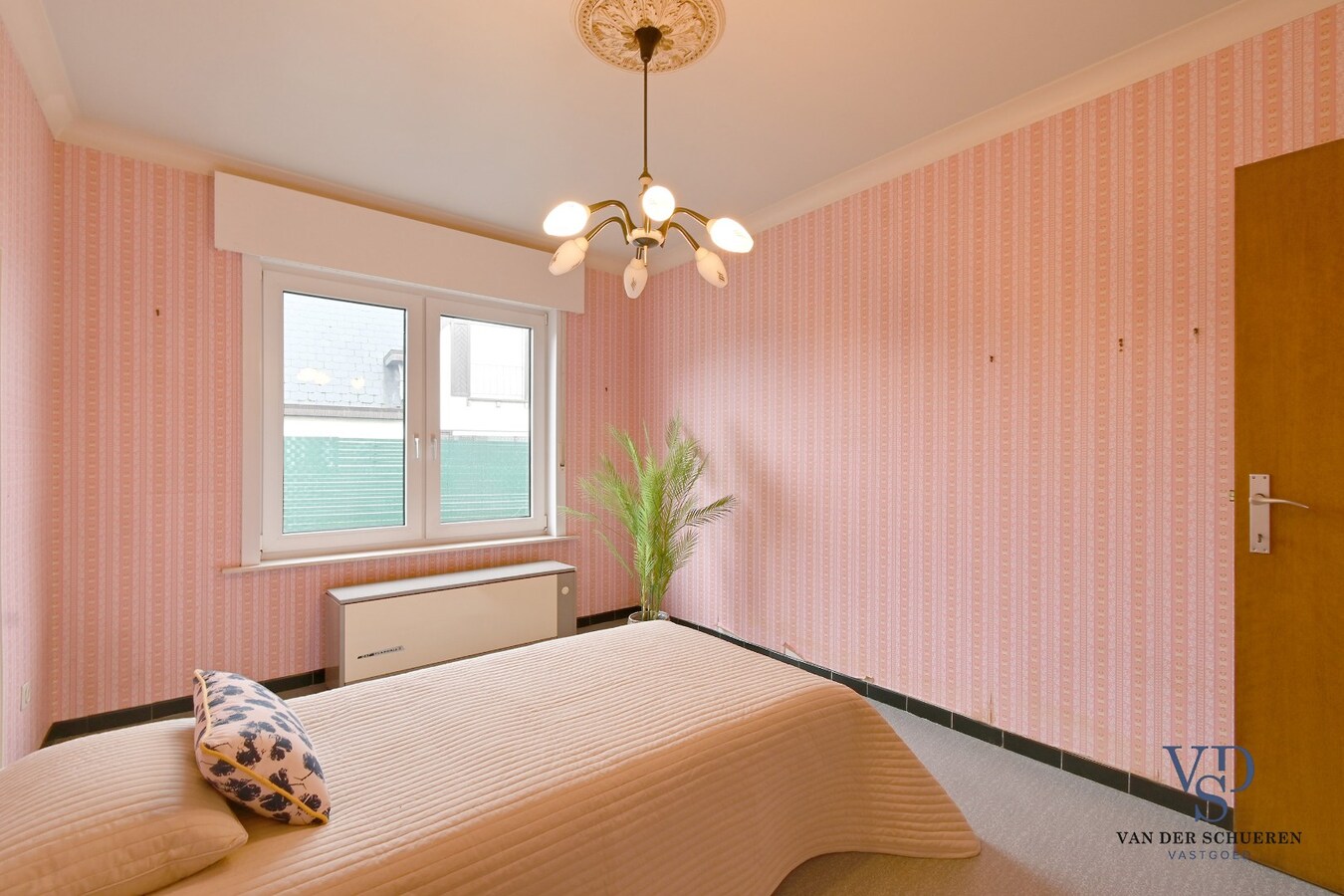 Bungalowwoning met afzonderlijke loods 