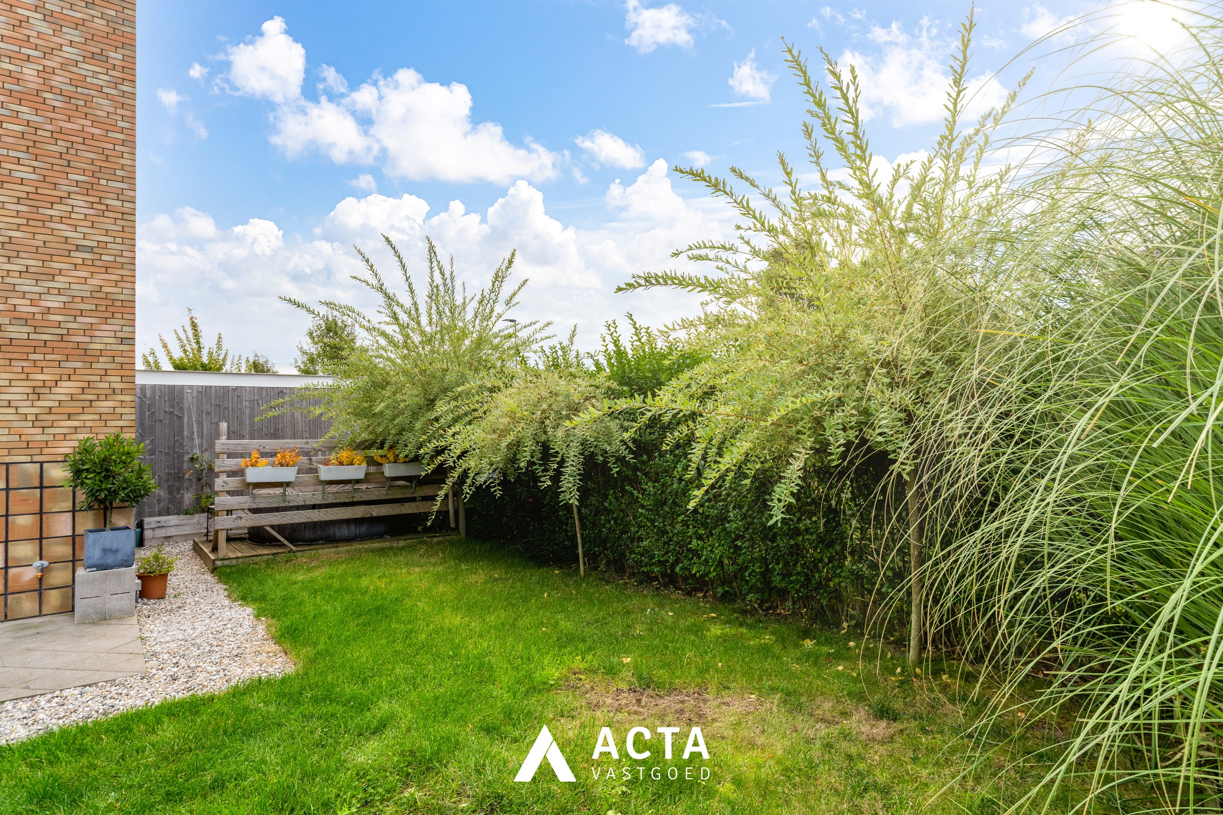 Instapklare halfopen gezinswoning in Baanhof in Oostende 