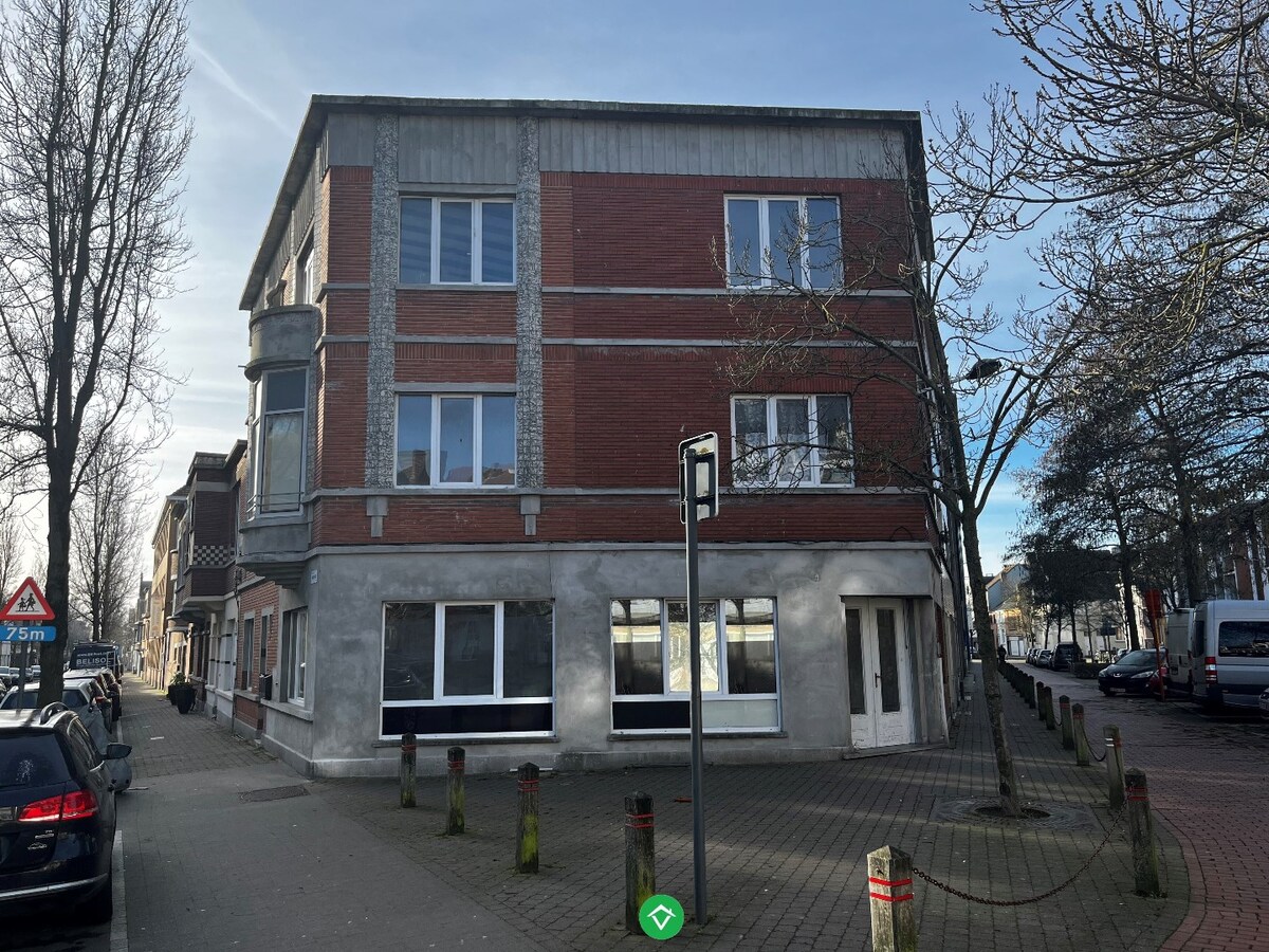 Opbrengstpand bestaande uit 3 verhuurde appartementen, gelegen aan H.Hart-Kerk 