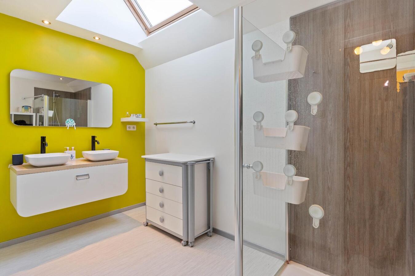 Energiezuinige woning in loftstijl met grote lichtrijke leefruimte. 