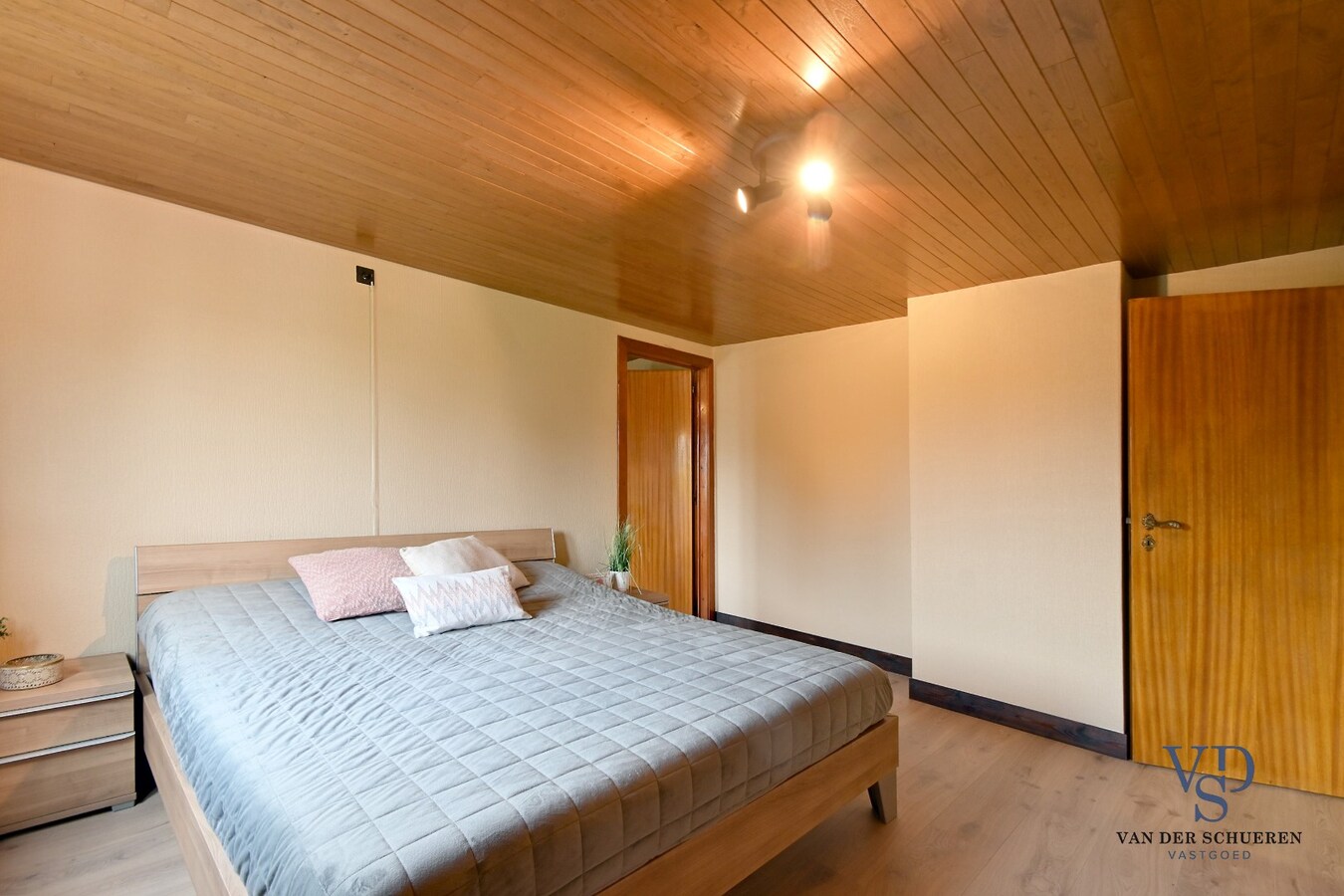 Te renoveren woning met uniek uitzicht op de omliggende akkers 