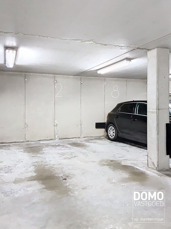 RUIM 2 SLAAPKAMER APPARTEMENT MET ONDERGRONDSE AUTOSTANDPLAATS EN TERRAS TE KERMT 