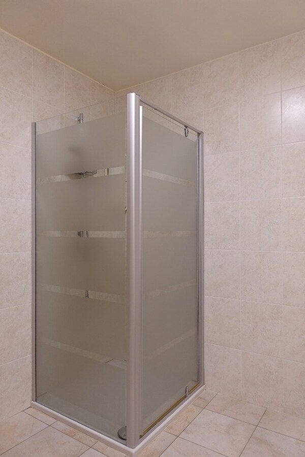 Ruim appartement te koop in Residentie Permeke op een uitstekende locatie te Jabbeke 